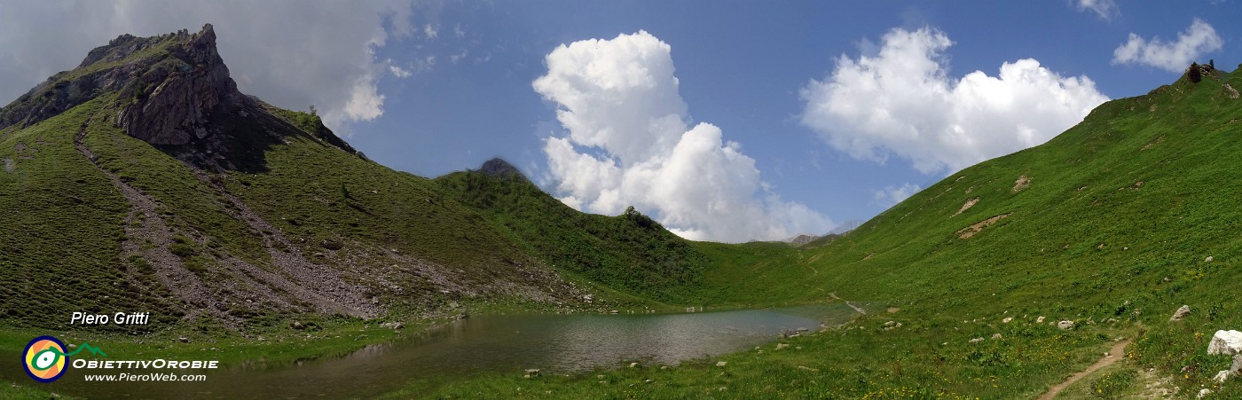 45 Panoramica sul Lago Branchino (1784 m) con vista sul Passo Branchino (1821 m).jpg